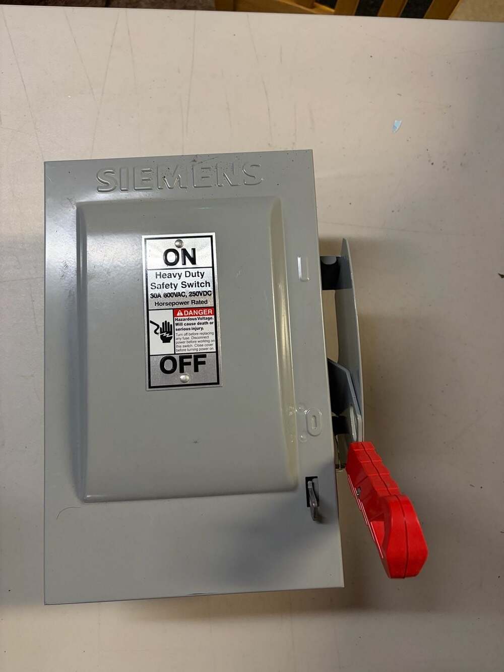 SIEMENS 30 AMP NON-FUSED SAFETY SWITCH 600 VAC 3 PHASE 3 POLE  HNF361 Preowned